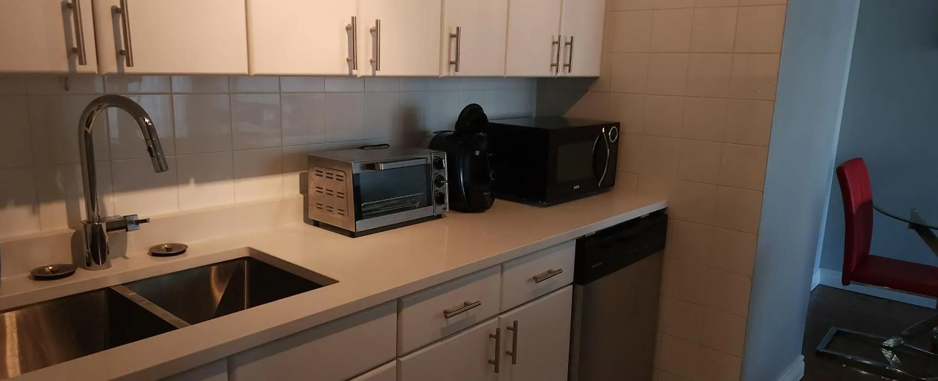 Stylish 2-Bed, 1-Bath In Downtown Calgary Apartment