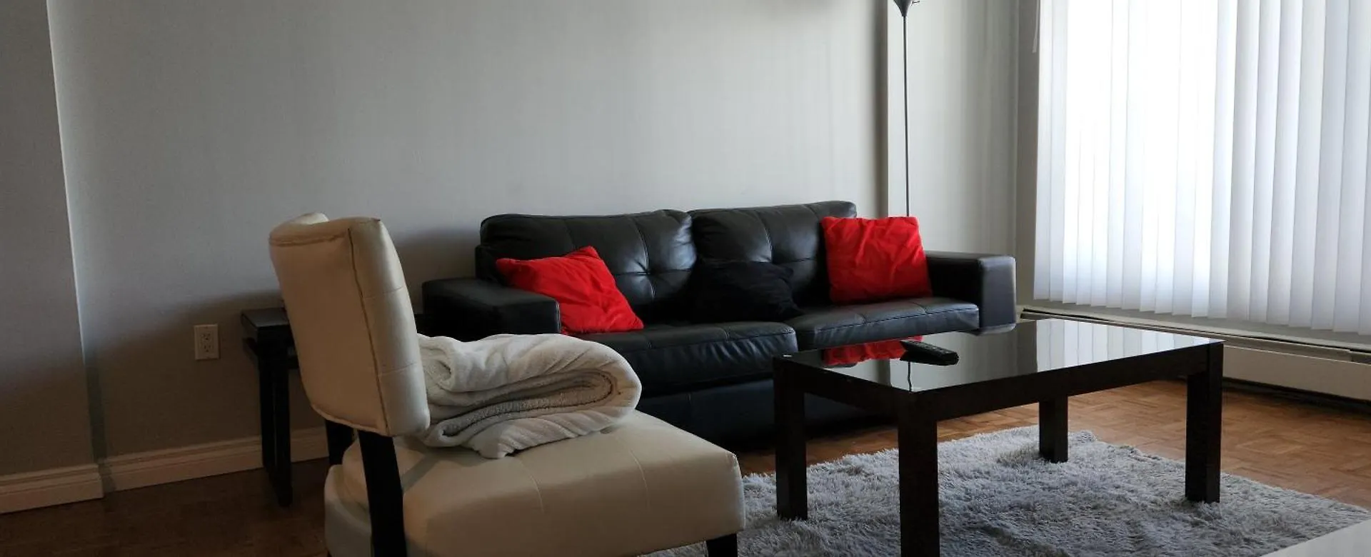 Stylish 2-Bed, 1-Bath In Downtown Calgary Apartment