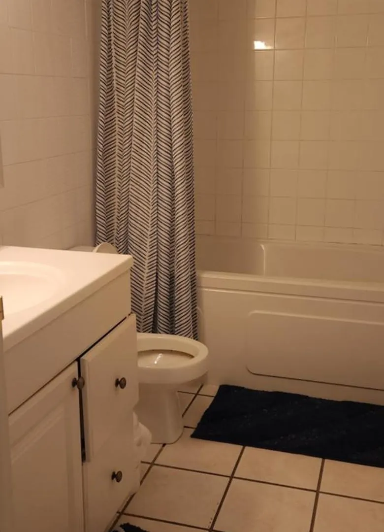 Stylish 2-Bed, 1-Bath In Downtown Calgary Apartment