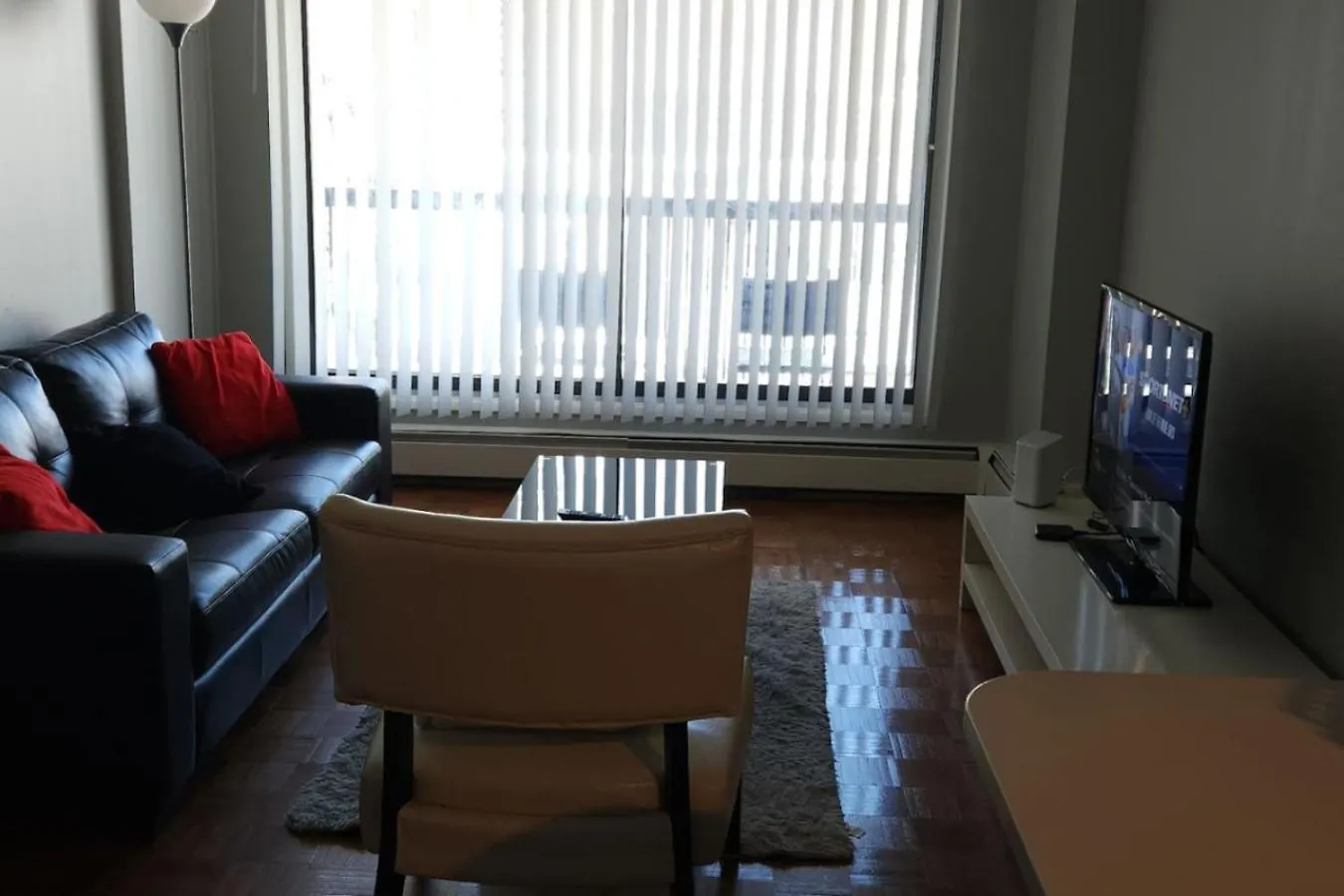 Stylish 2-Bed, 1-Bath In Downtown Calgary Apartment Canada